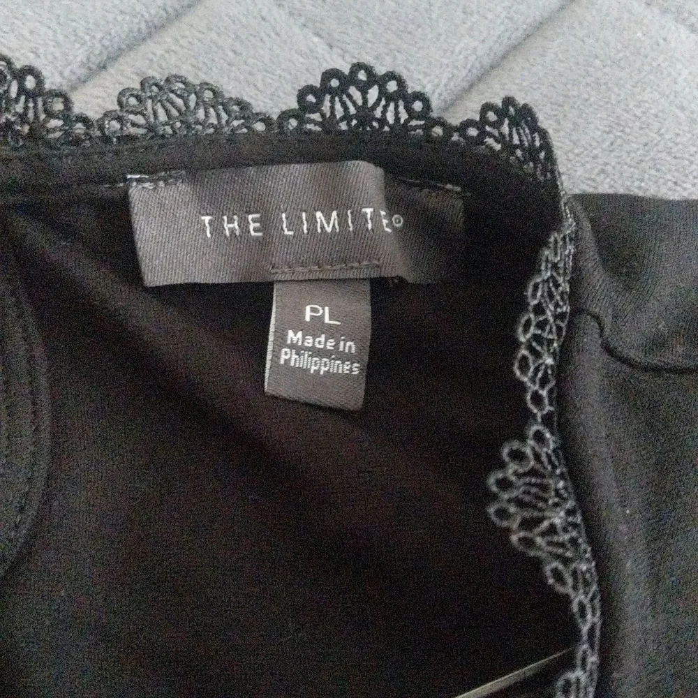 Women's Flowy Petite Shirt - The Limited - Picture 6 of 7